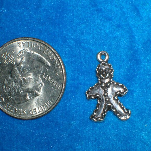 Sterling silver Gingerbread man charm - Picture 4 of 4